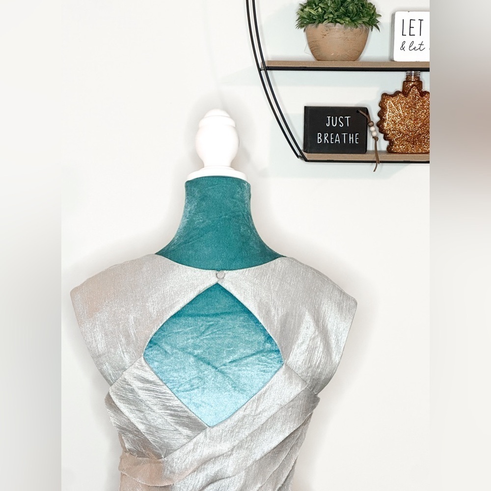 Stunning London Times Silver Elegant Dress - Size 6 for Glam Nights! - Picture 9 of 16